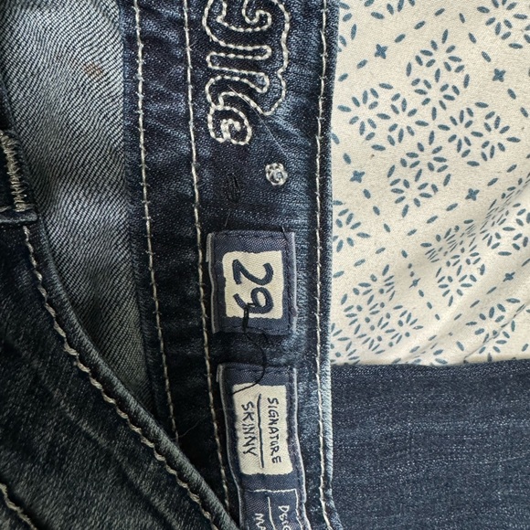 Miss me skinny jeans only worn once - Picture 2 of 2